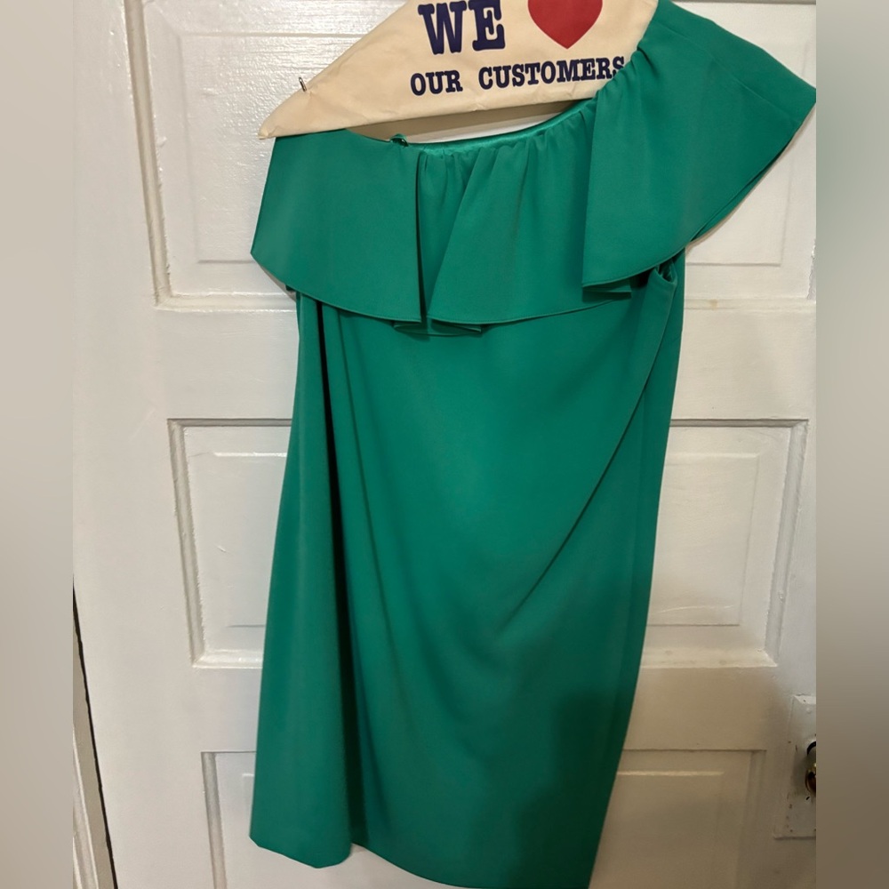 Gianni Bini shift dress size 4. Worn twice- in excellent condition.